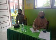 Bhabinkamtibmas Polsek Ampana Kota Saat Menghadiri Sosialisasi Vaksinasi Anak Usia 6-11 Tahun di SDN 09 Ampana Kota.