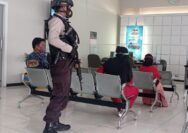 Personel Pam Obvit Satsabhara Polres Touna Laksanakan Pengamanan di Perbankan
