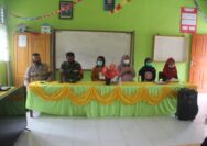 Bhabinkamtibmas Polsek Ampana Kota Hadiri Sosialisasi Vaksinasi Anak 6-11 Tahun di SDN Ratolindo.