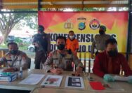 Kapolres Touna, AKBP Riski Fara Sandhy, SIK, MIK didampingi Wakapolres Touna Kompol I Made Darma, SH dan Kasat Reskrim Iptu Muh. Kasim, SH pada saat Konferensi Pers bersama awak media di Polres Touna, Selasa (29/3/2022).