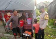 Patroli Dialogis Personil Polsek Una Una Sambangi Warga di Pelabuhan Sampaikan Imbauan Kamtibmas dan Prokes