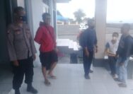 Satbinmas Polres Touna menyambangi penumpang kapal di pelabuhan Ampana.