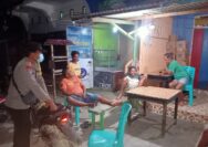 Piket Polsek Una Una Patroli Dialogis Sampaikan Himbauan Kamtibmas dan Disiplin Prokes Kepada Warga yang sedang nongkrong