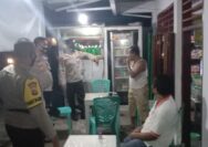 Petugas Piket Regu II Polsek Ampana Kota Aipda Arif Bakari bersama Bripka Ahmad Mulhakam dan Bripka Yudi Paputungan melaksanakan Patroli Dialogis , Minggu (27/03/2022) malam.