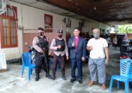 Aipda Ansyar bersama Bripka Didik Sodikin, Bripka Syaripuddin, dan Briptu Candra Setiawan melaksanakan jalannya ibadah paskah di gereja GKI jalan Yos Sudarso Kelurahan Uentanaga Bawah, Kecamatan Ratolindo, Kabupaten Touna.