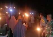 Personil Polsek Una Una Bersama Koramil Saat Mengamankan Kegiatan Pawai Obor Sambut Bulan Suci Ramadhan.Foto: Humas Polres Touna.