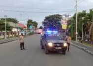 Personil Polsek Ampana Kota Aipda Rudianto Sangketa dan Bripka I Made Rai Eliyasa melaksanakan kegiatan patroli dan pemantauan di wilayah hukum Polsek Ampana Kota, Kamis (7/4/2022).
