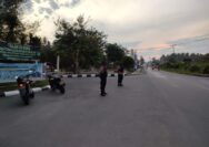 Personel Polsek Ampana Tete Polres Touna melaksanakan Patroli Antisipasi Balap Liar di jalur II depan SPBU Desa Pusungi, Kecamatan Ampana Tete, Kabupaten Touna, Senin (18/4/2022).
