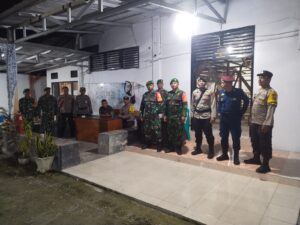 Polsek Ampana Kota dan Koramil Ratolindo Bersinergi Laksanakan Patroli KRYD Jaga Kamtibmas Kondusif