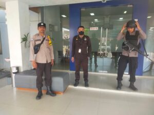 Patroli Dialogis, Anggota Polsek Ampana Kota Sambangi Satpam Bank
