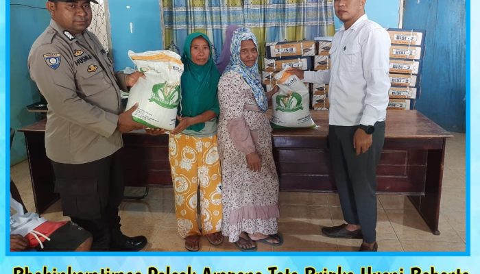 Bripka Husni Baharta Bhabinkamtibmas Polsek Ampana Tete Menyalurkan Bantuan Pangan Untuk Warga Desa Desa Uebone
