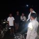 Bhabinkamtibmas Polsek Ampana Tete Lakukan Sambang di Malam Hari Sebagai Upaya Jaga Kamtibmas di Desa Binaan