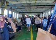 Pantau Aktifitas Arus Mudik, Bhabinkamtibmas Polsek Ampana Tete Lakukan Pengamanan di Kawasan Pelabuhan